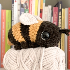 Zuzu the Bumblebee amigurumi pattern by DearJackiStitchery