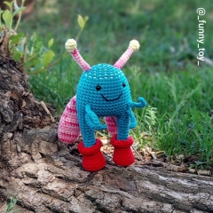 Beetle in boots amigurumi pattern by Iryna Zubova