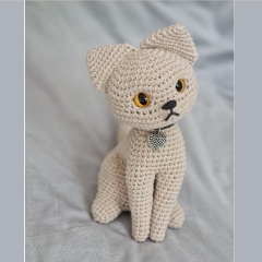 Maurice The Sitting Cat Amigurumi amigurumi pattern by StuffTheBody