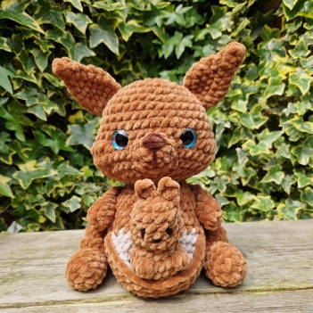 Pippa and Nugget the Kangaroos amigurumi pattern by Sweet Fluffy Stitches