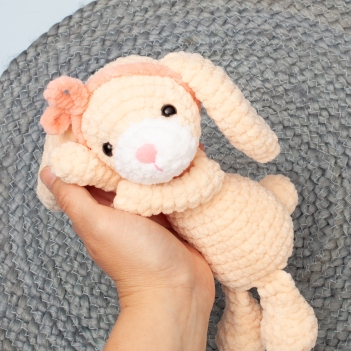 Cuddly bunny plushie amigurumi pattern by Diminu