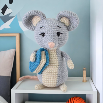 Bianca the Library Mouse amigurumi pattern by Elisas Crochet