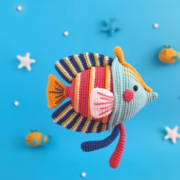 Stripey the Angelfish amigurumi pattern by Natura Crochet