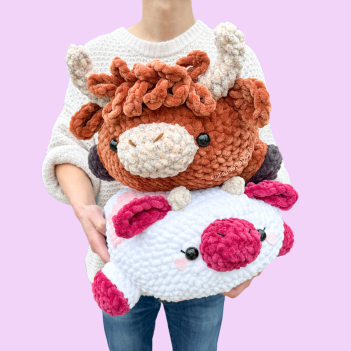 Giant Cows 2-in-1 Crochet Pattern amigurumi pattern by Curiouspapaya