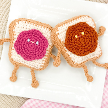 Peanut Butter and Jelly Sandwich amigurumi pattern by Curiouspapaya