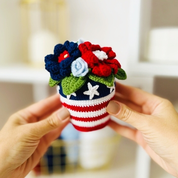 Flower Pot amigurumi pattern by Fluffy Tummy