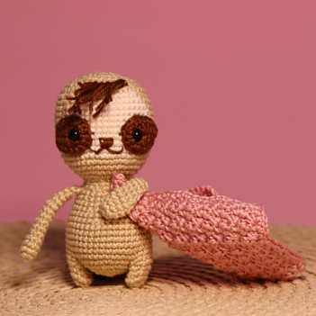 Lola, the sloth amigurumi pattern by yarnacadabra