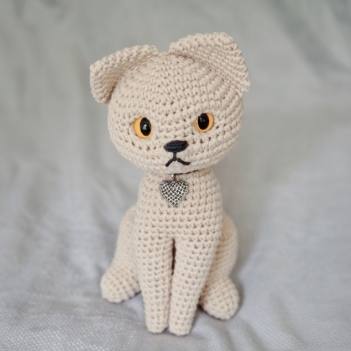 Maurice The Sitting Cat Amigurumi amigurumi pattern by StuffTheBody