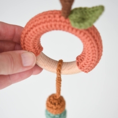 Apple Worm Rattle amigurumi pattern by lilleliis