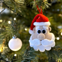 Christmas tree toy Santa amigurumi pattern by Mommy Patterns