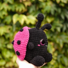 Lily the Ladybug amigurumi pattern by Mumigurumi