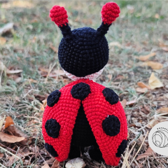 Crochet ladybug pattern amigurumi by yarnacadabra