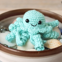 Jellyfish Keychain amigurumi pattern by Jen Hayes Creations