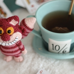 Cheshire Cat amigurumi pattern by Crocheniacs