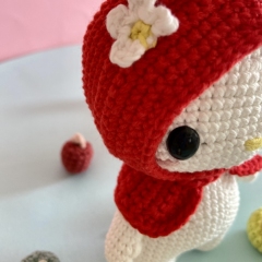 White bunny with red hood amigurumi by Los sospechosos