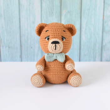 Hazel the Bear amigurumi pattern by Elisas Crochet