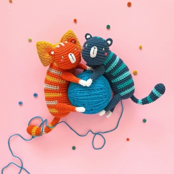 OLLIE THE CAT  amigurumi pattern by Natura Crochet