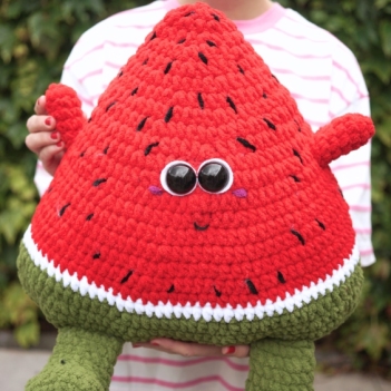 Watermelon Plushie amigurumi pattern by Mumigurumi