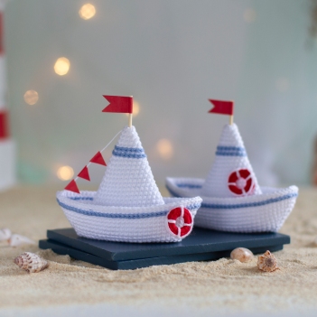 Paper boat amigurumi pattern by TwoLoops