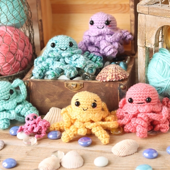 Jellyfish Keychain amigurumi pattern by Jen Hayes Creations