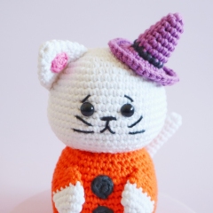 Luna the Halloween Cat  amigurumi pattern by Cara Engwerda