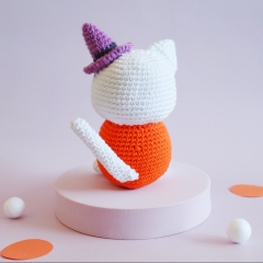 Luna the Halloween Cat  amigurumi by Cara Engwerda