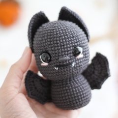 Halloween Bat amigurumi by Crocheniacs