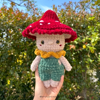 No-sew Fungi the Toadstool amigurumi pattern by Lemon Yarn Creations