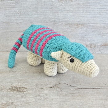 Giant Armadillo amigurumi pattern by Tejidos con alma