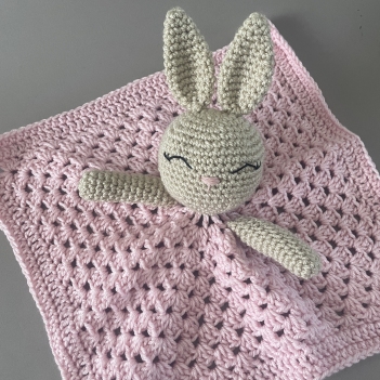 Bunny Baby Security Blanket amigurumi pattern by CrochetThingsByB