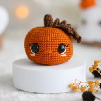 Halloween Pumpkin amigurumi pattern by Crocheniacs