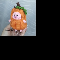 Piglet in a Pumpkin Costume amigurumi pattern by VenelopaTOYS