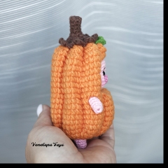 Piglet in a Pumpkin Costume amigurumi by VenelopaTOYS