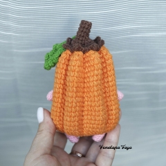 Piglet in a Pumpkin Costume amigurumi pattern by VenelopaTOYS