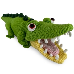 Crocodile amigurumi pattern by Sabrina Somers