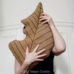 Dead leaf cushion amigurumi by Happy Coridon