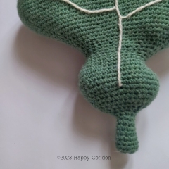 Oak leaf cushion amigurumi pattern by Happy Coridon