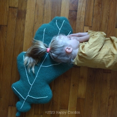 Oak leaf cushion amigurumi by Happy Coridon