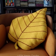 Yellow leaf cushion amigurumi pattern by Happy Coridon