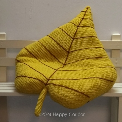 Yellow leaf cushion amigurumi by Happy Coridon