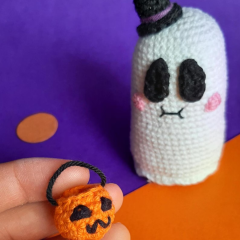 Boo-Boo Ghost amigurumi by Yum Yarn