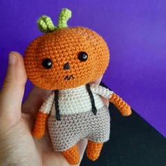 Potti The Pumpkin amigurumi pattern by Yum Yarn