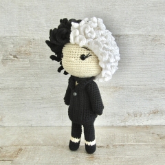 Cruella in black amigurumi pattern by Tejidos con alma