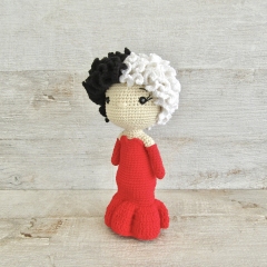 Cruella in red amigurumi pattern by Tejidos con alma