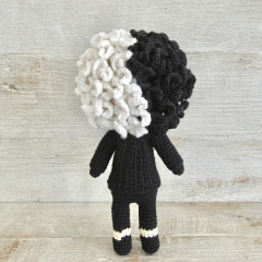 Cruella in black amigurumi by Tejidos con alma