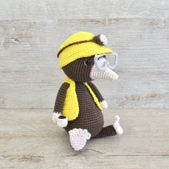 The geologist mole amigurumi by Tejidos con alma