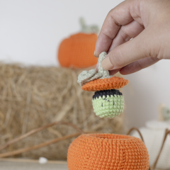 Pumpkin-Present amigurumi by GatoFio