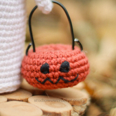 Halloween Ghost amigurumi pattern by Mariia Zhyrakova