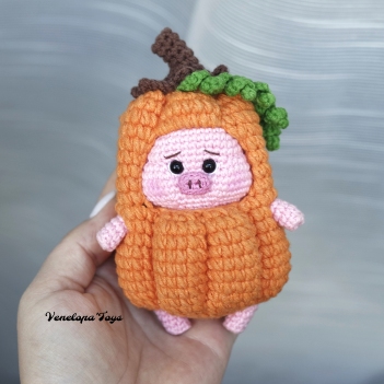 Piglet in a Pumpkin Costume amigurumi pattern by VenelopaTOYS