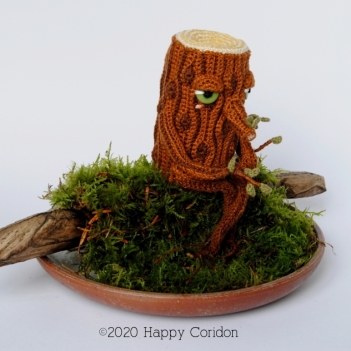 Olmo the log amigurumi pattern by Happy Coridon